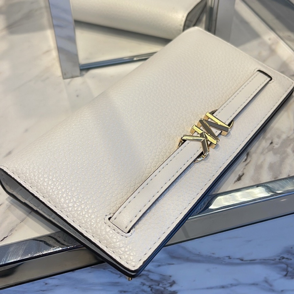 Michael Kors Reed Lg Bifold Pebbled Leather Snap Wallet Card Case
Optic White - Picture 6 of 16